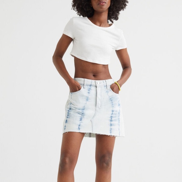 H&M Dresses & Skirts - NWT H&M Mini Skirt
